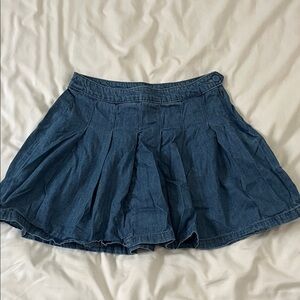 NWOT American Eagle Pleated Denim Skirt